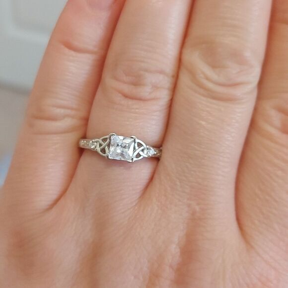 925 Sterling Silver Celtic Ring - Picture 4 of 8